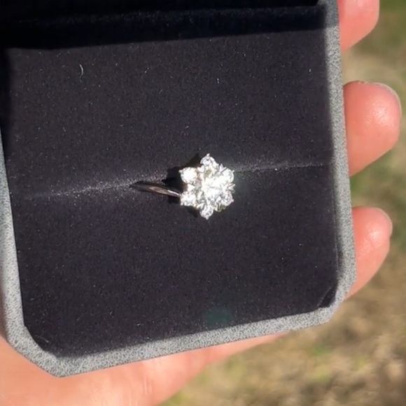 1 Carat Center Diamond 18k Engagement Ring Vintage Hearts and Flower - Picture 10 of 12